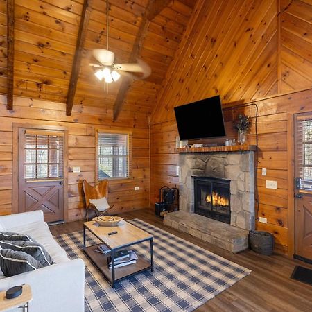 Dudley II By Avantstay Comfortable Cabin W Hot Tub Views Pigeon Forge Kültér fotó