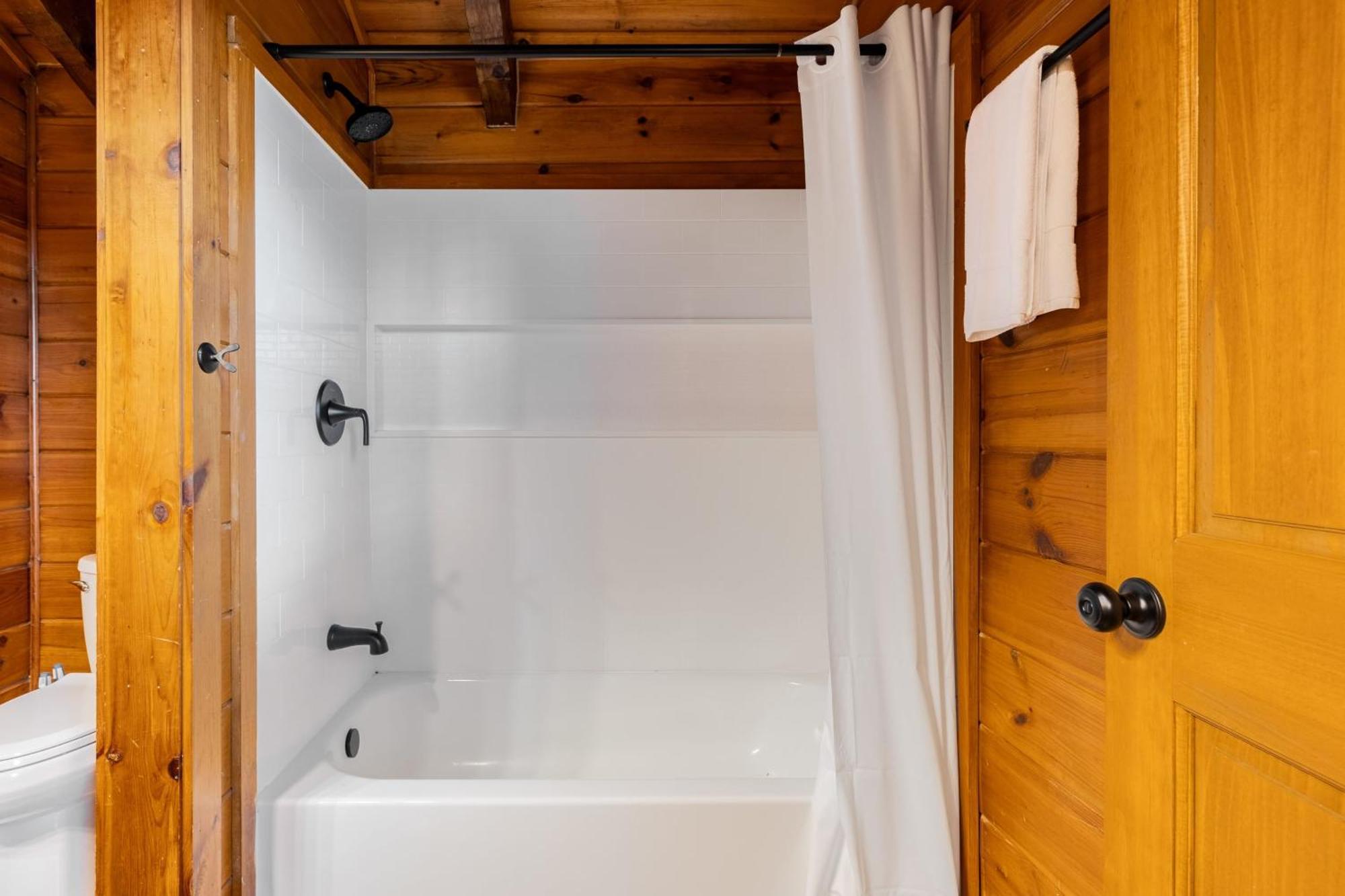 Dudley II By Avantstay Comfortable Cabin W Hot Tub Views Pigeon Forge Kültér fotó